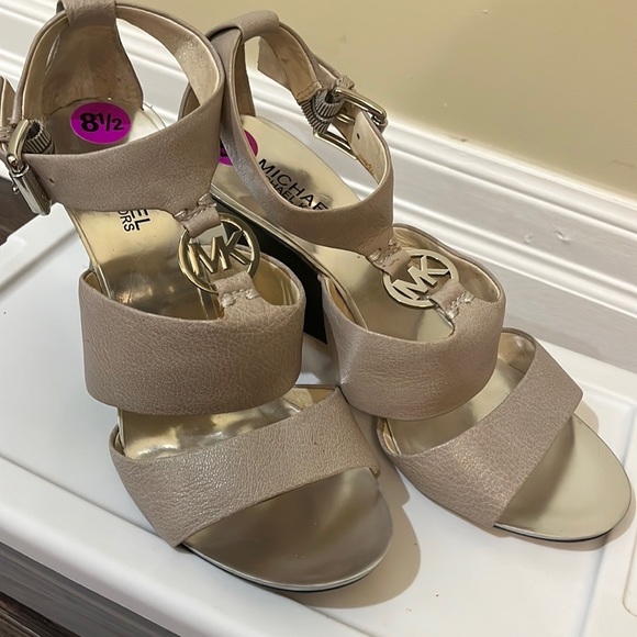 MK Taupe Silver and Black Wedges Size 8.5 - Picture 10 of 13